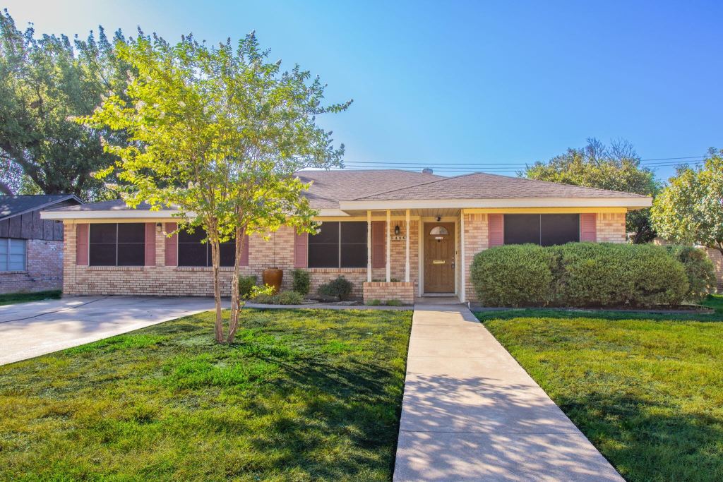 5406 Hawthorne Drive, Waco, TX 76710 — photo 1