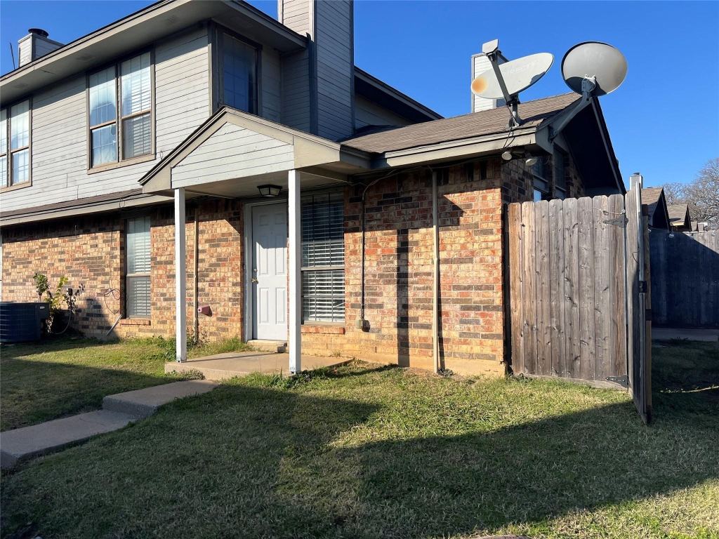 111 Peachtree Court D, Kennedale, TX 76060 — photo 1