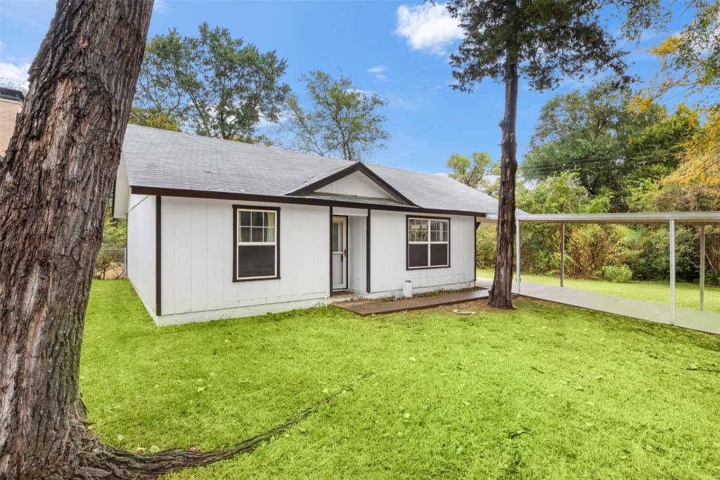 521 Hilltop Drive, Tool, TX 75143 — photo 1