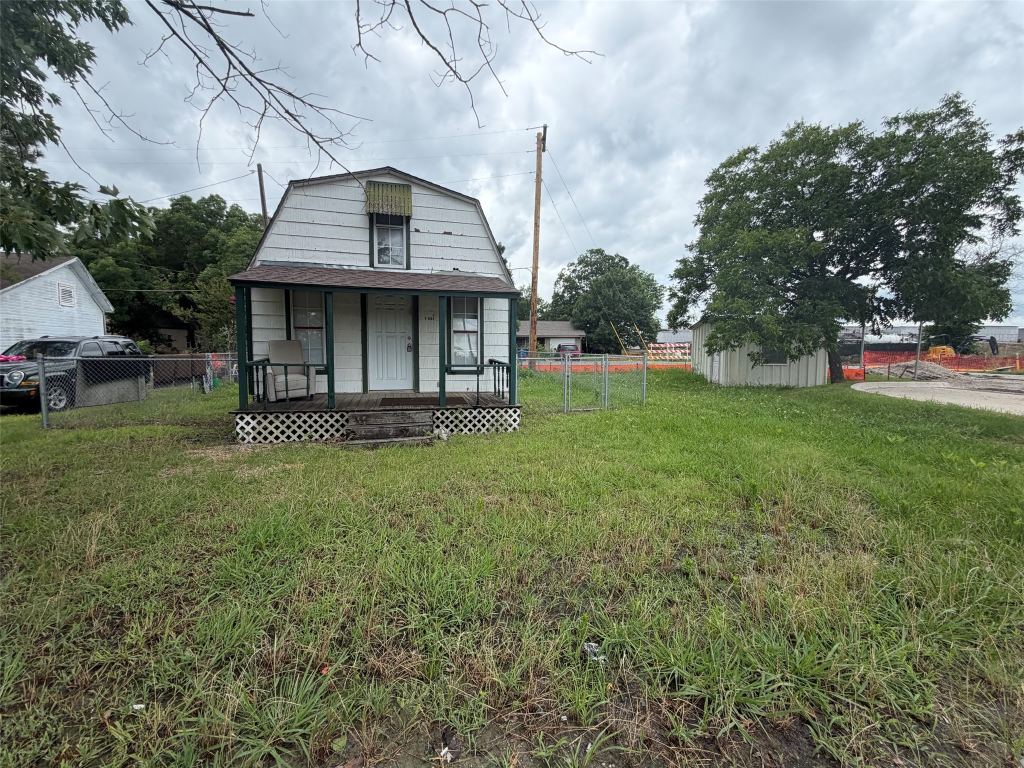 754 N Waco, Van Alstyne, TX 75495 — photo 1