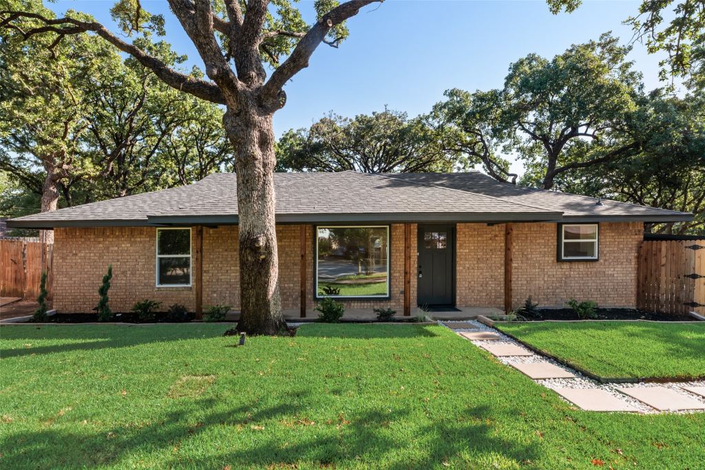 3500 Raynorwood Court, Arlington, TX 76015 — photo 1