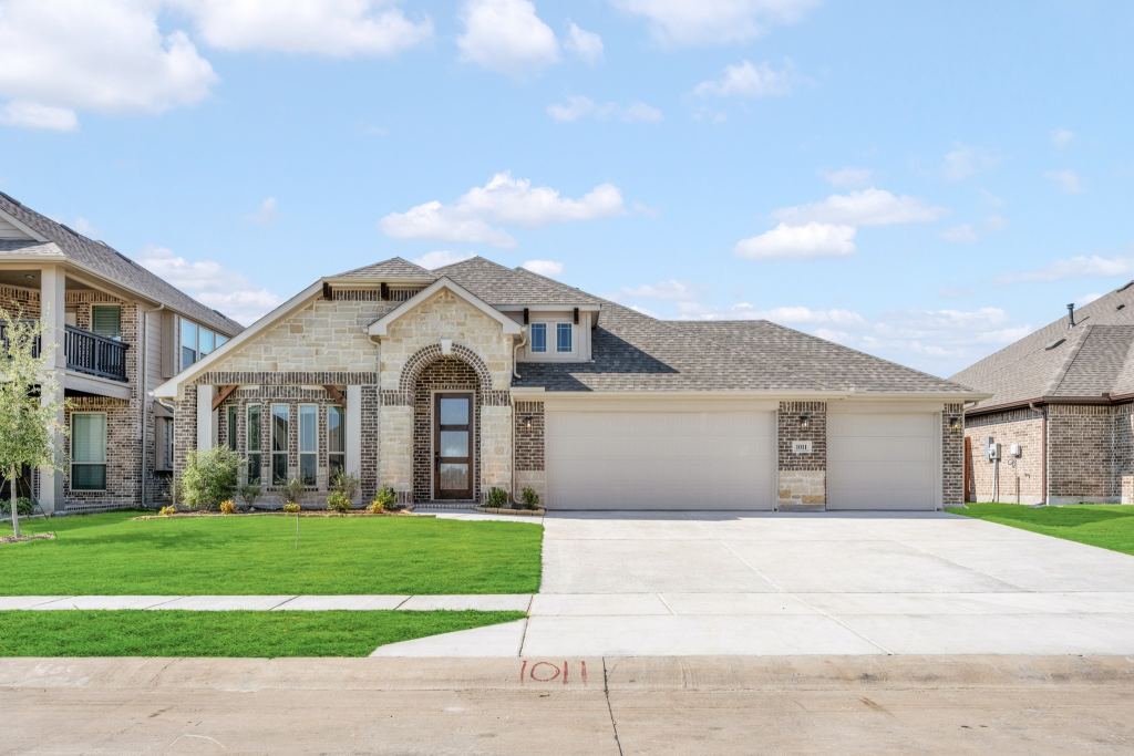 1011 Stonehaven Drive