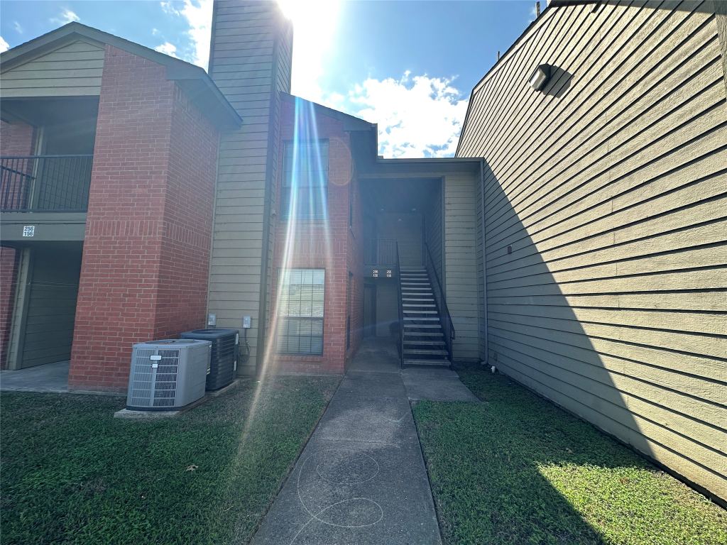 2119 Park Willow Lane B, Arlington, TX 76011 — photo 1
