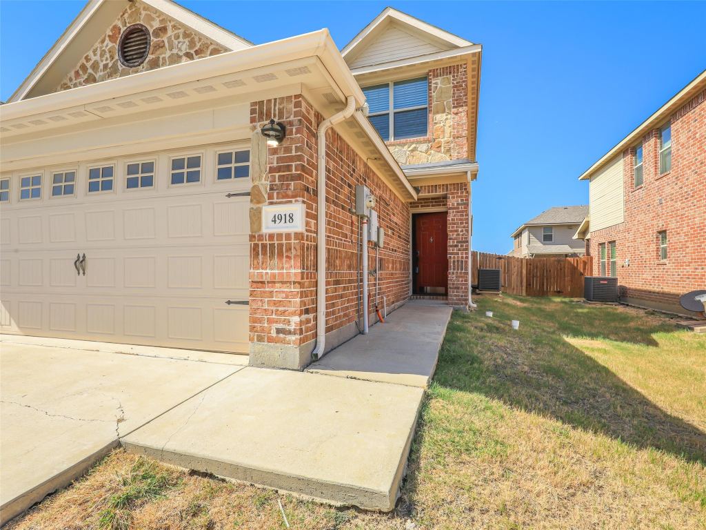 4918 Villas Drive, Sanger, TX 76266 — photo 1