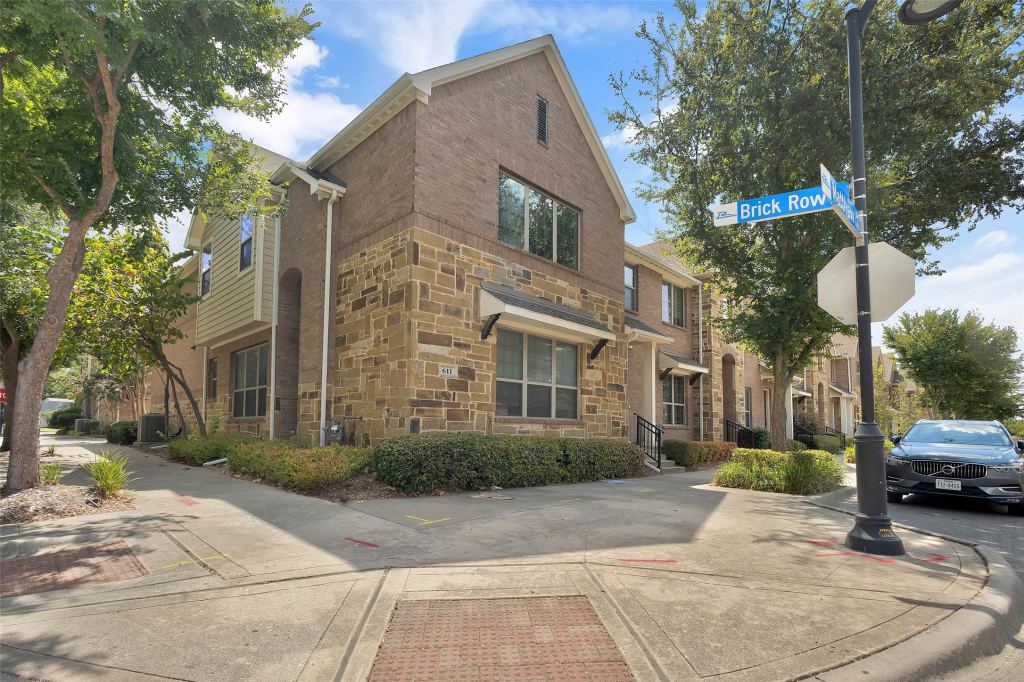 611 Matthew Place