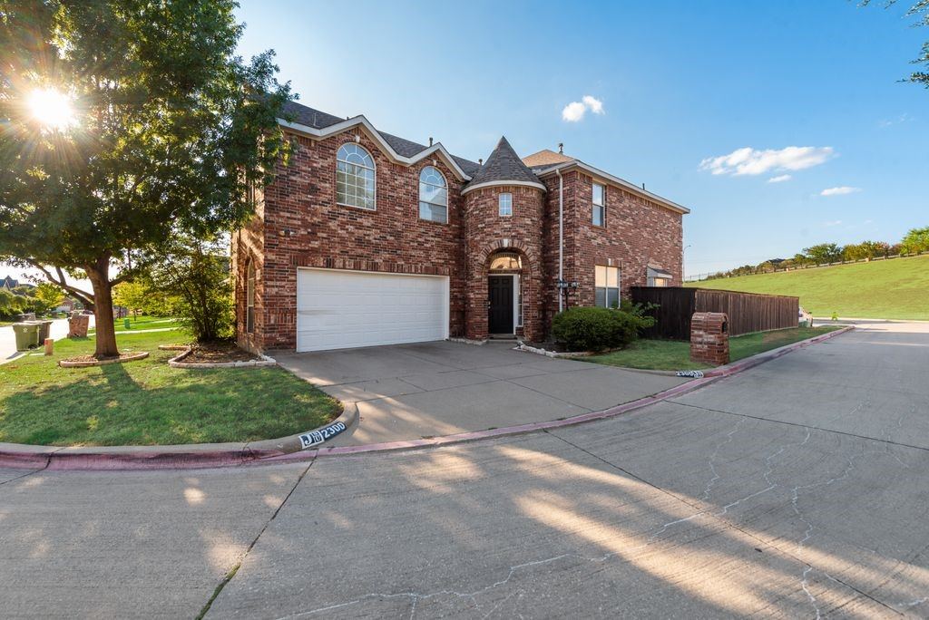 2300 Springmere Drive, Arlington, TX 76012 — photo 1