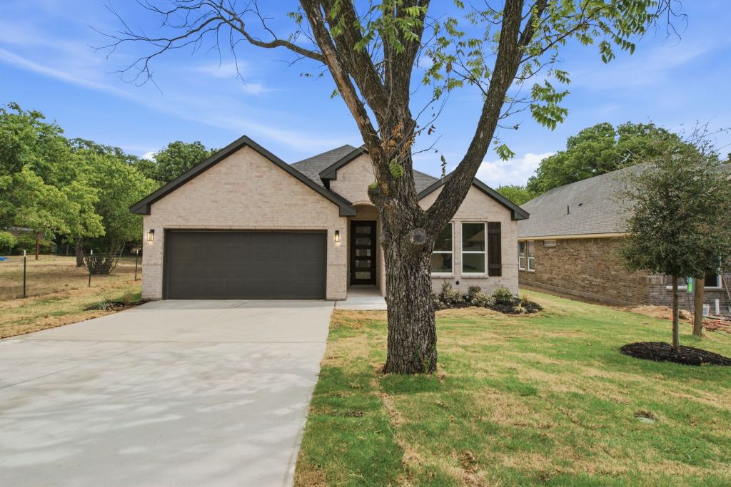 205 Bullard Street, Weatherford, TX 76086 — photo 1