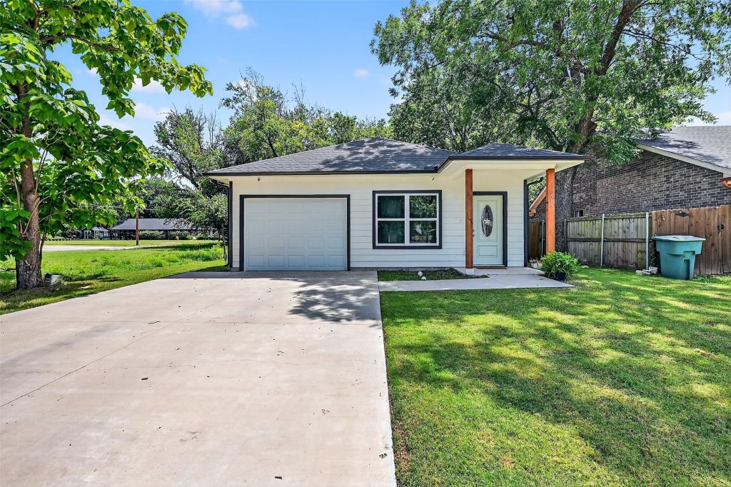 515 N East Street, Sherman, TX 75090 — photo 1
