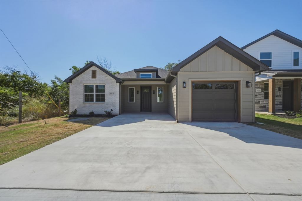5559 Mercedes Circle, Granbury, TX 76048 — photo 1