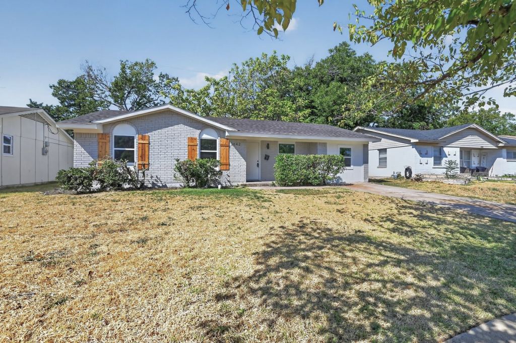 2642 Brady Lane, Grand Prairie, TX 75052 — photo 1
