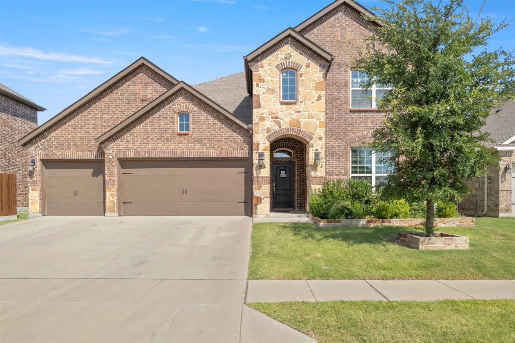 2816 Half Moon Road, Aubrey, TX 76227 — photo 1
