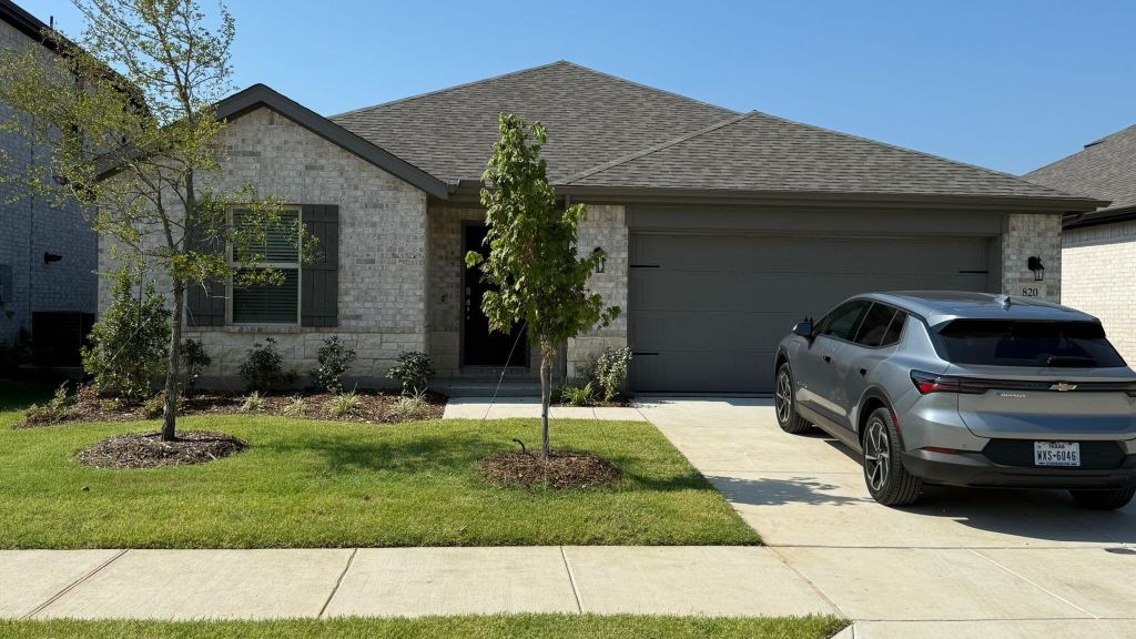 820 JACQUELYN DR, Little Elm, TX 75068 — photo 1