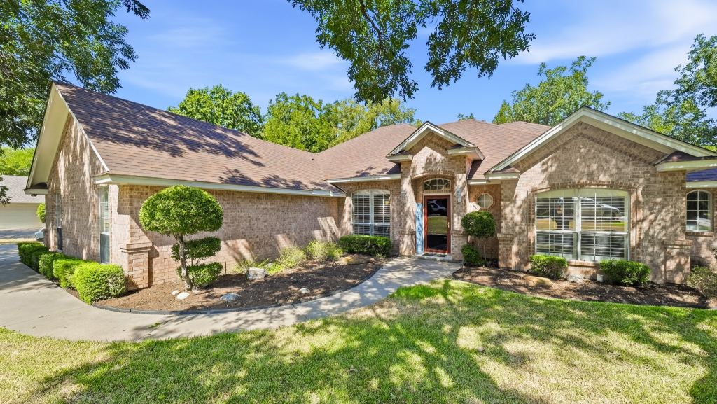 6021 Melrose Circle, Granbury, TX 76049 — photo 1