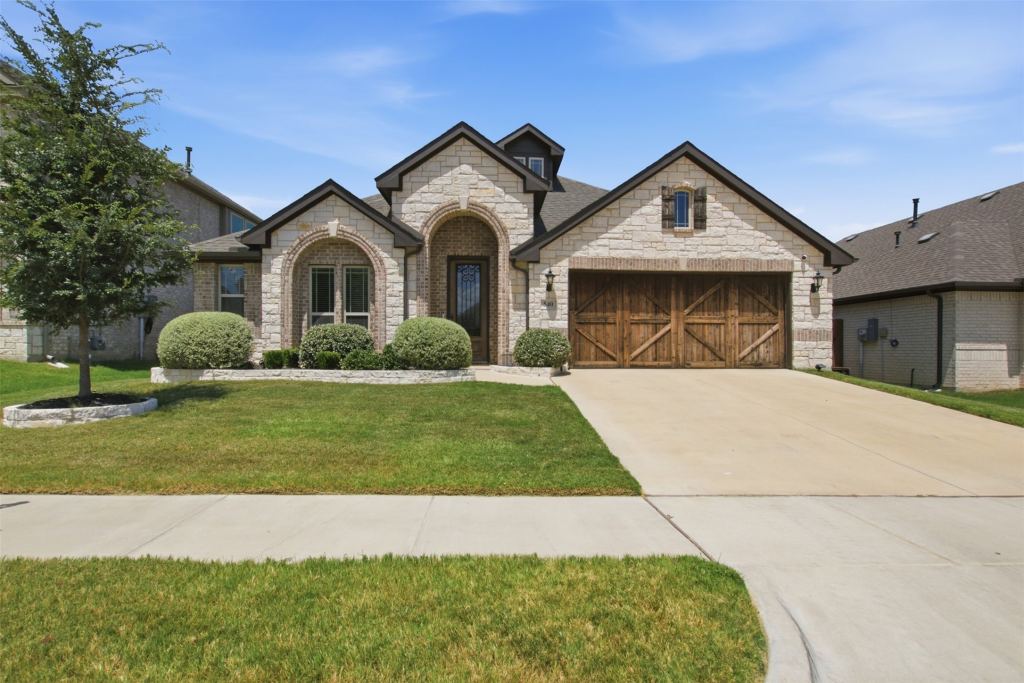 540 Ramon Street, Burleson, TX 76028 — photo 1