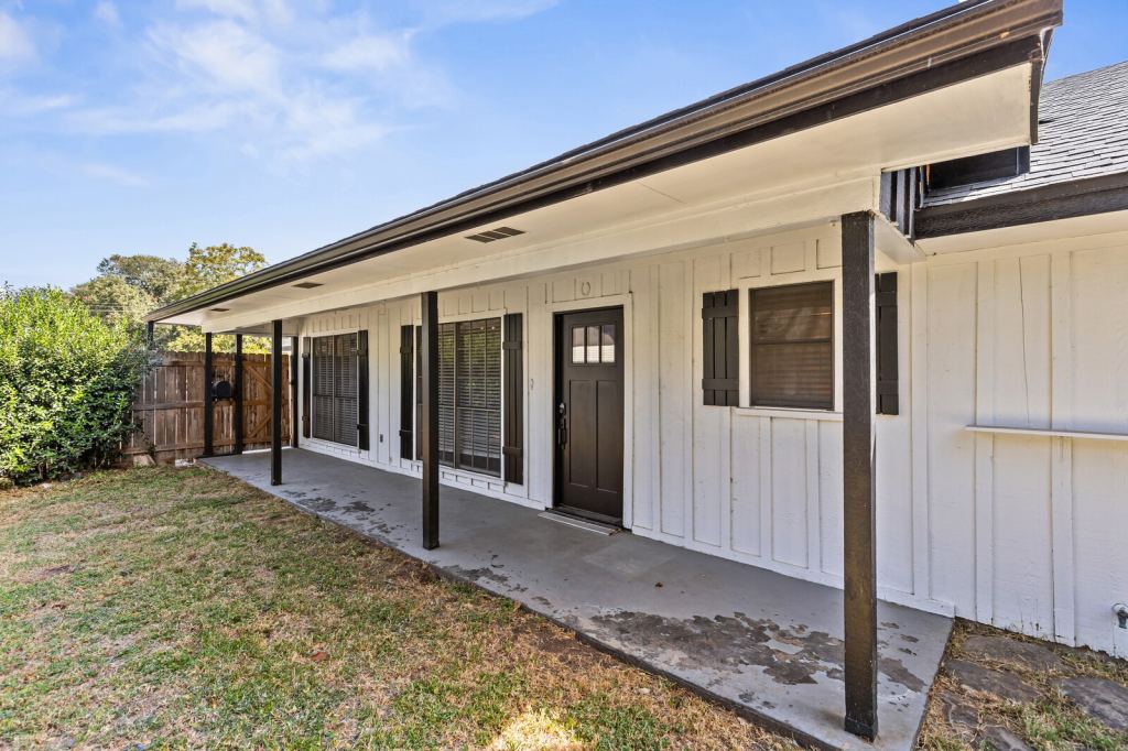 1700 Laurel Lake, Waco, TX 76710 — photo 1
