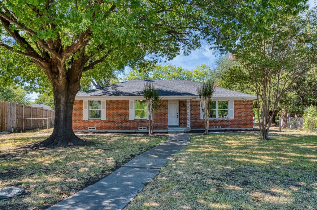 1522 Gillette Circle, Dallas, TX 75217 — photo 1
