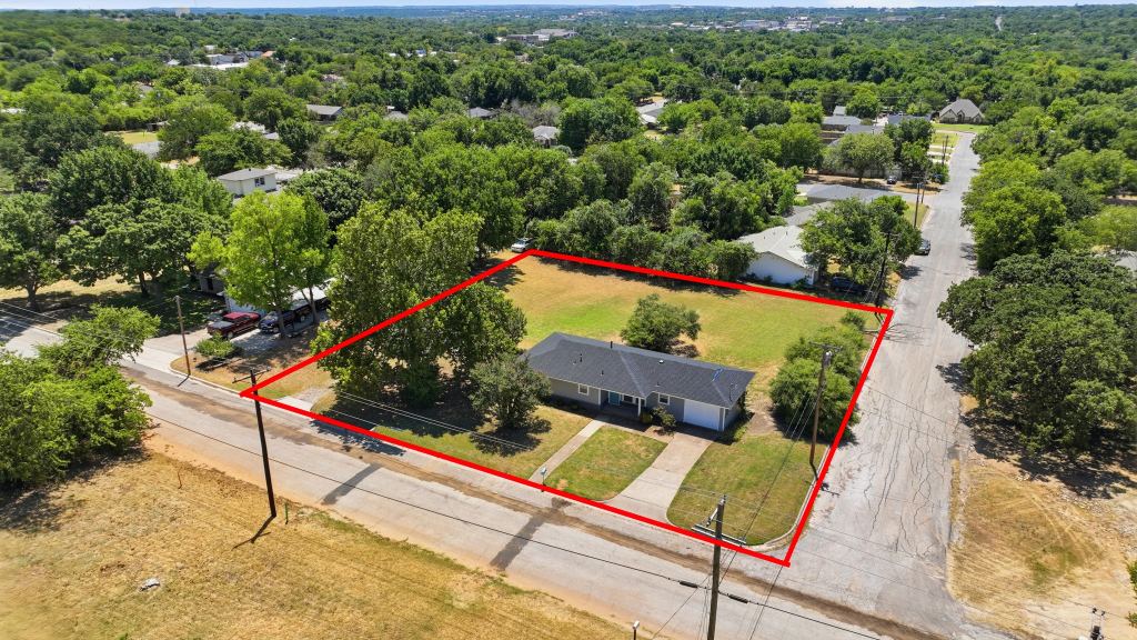 313 W 7th Street, Weatherford, TX 76086 — photo 1