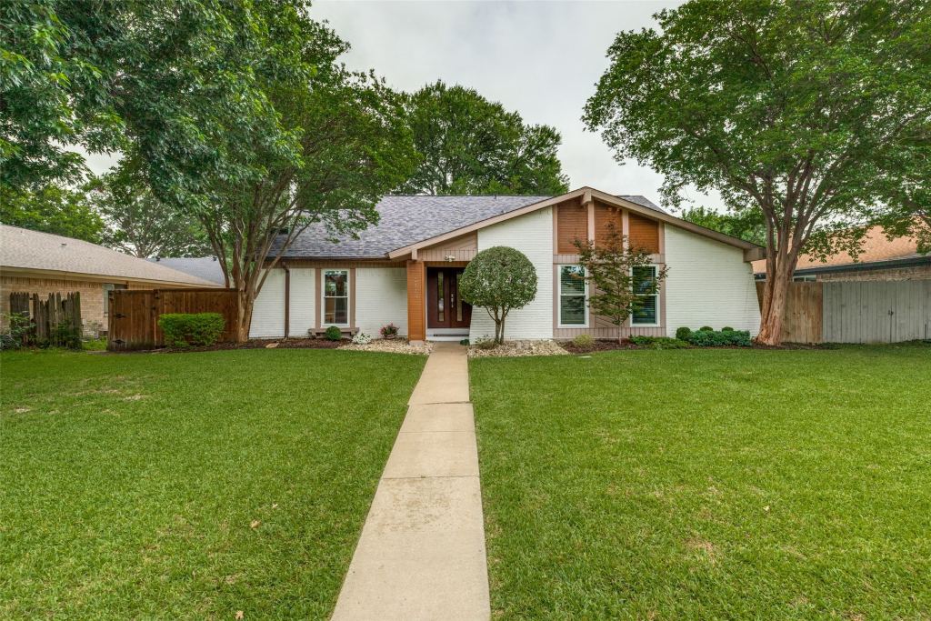 2114 Wheaton Drive, Richardson, TX 75081 — photo 1