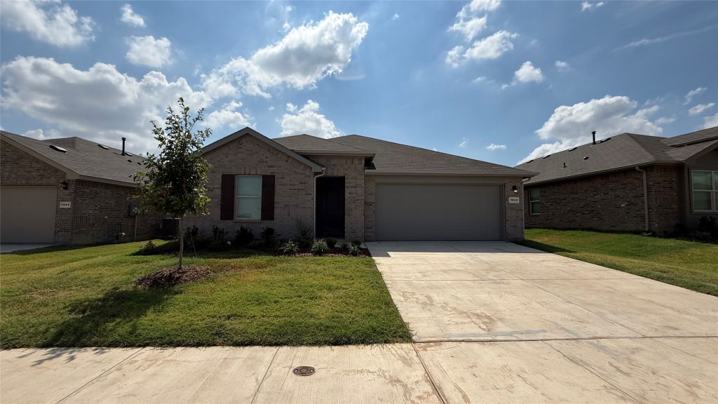 1033 Foxburg Drive, Fort Worth, TX 76179 — photo 1