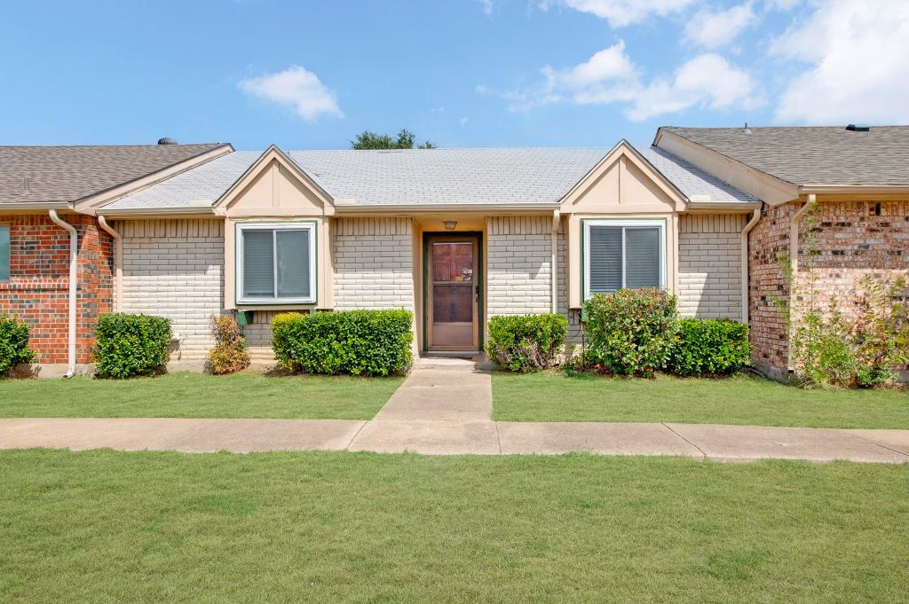 4 E Mountain Creek Court 11, Grand Prairie, TX 75052 — photo 1