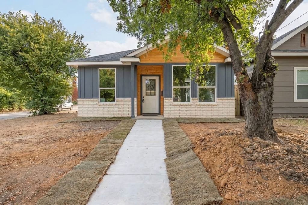 3830 Colonial, Dallas, TX 75215 — photo 1
