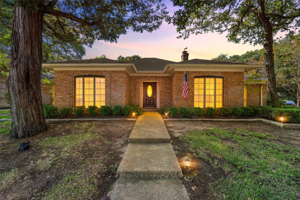 3906 Green Oak Drive, Waco, TX 76710 — photo 1