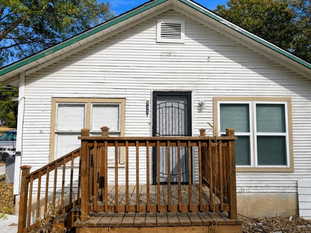 933 Gillham Road B, Fort Worth, TX 76114 — photo 1