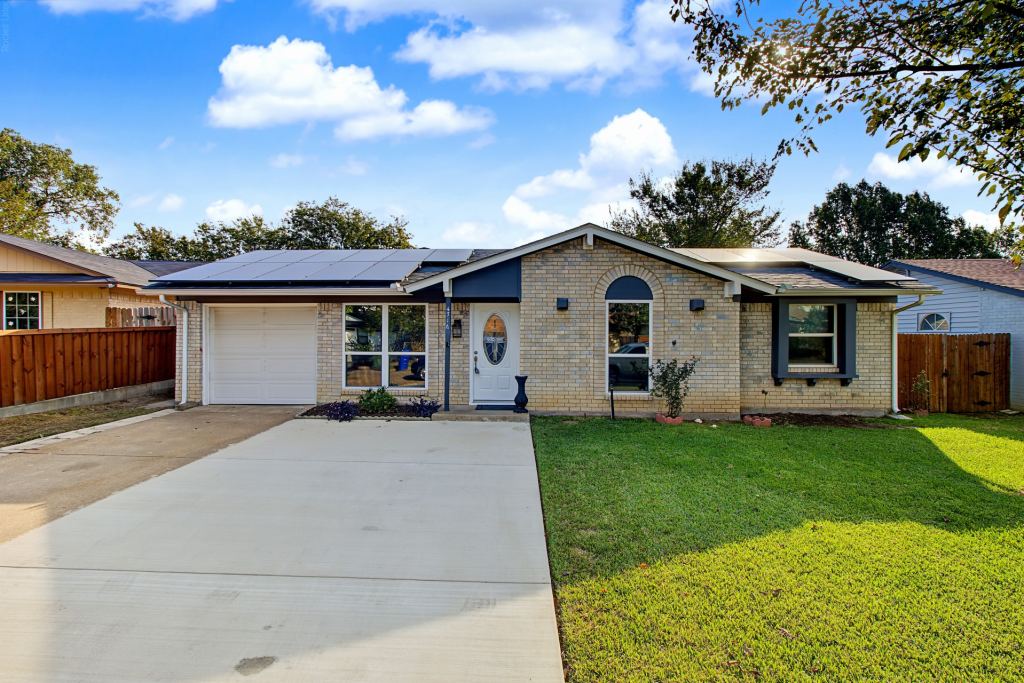 4716 Kyle Drive, Balch Springs, TX 75180 — photo 1