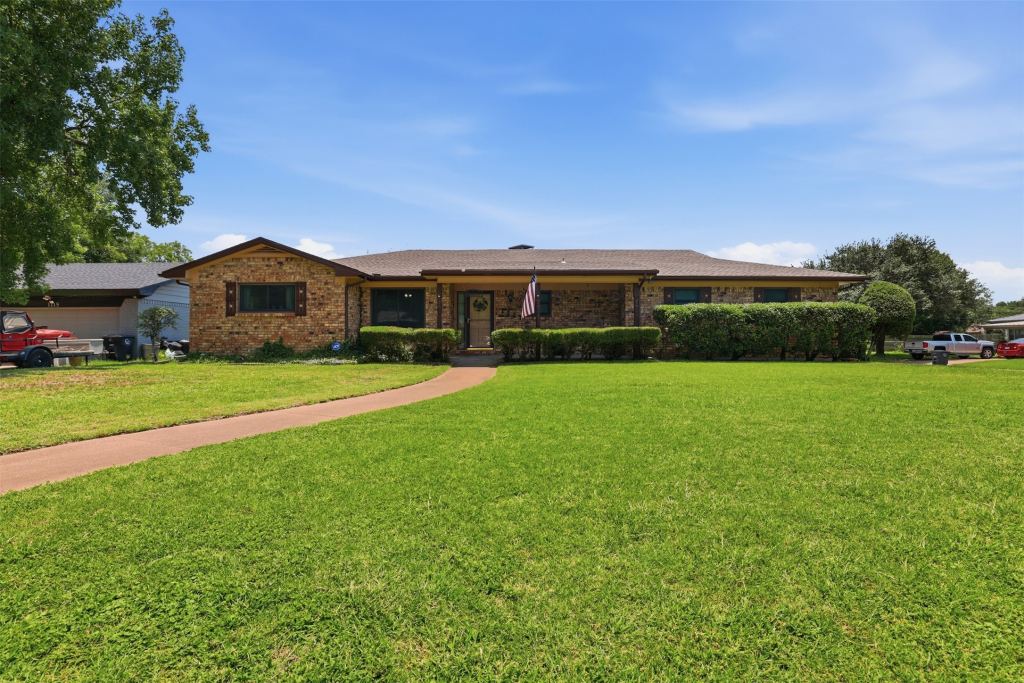 1117 Sheridan Lane, Cleburne, TX 76033 — photo 1