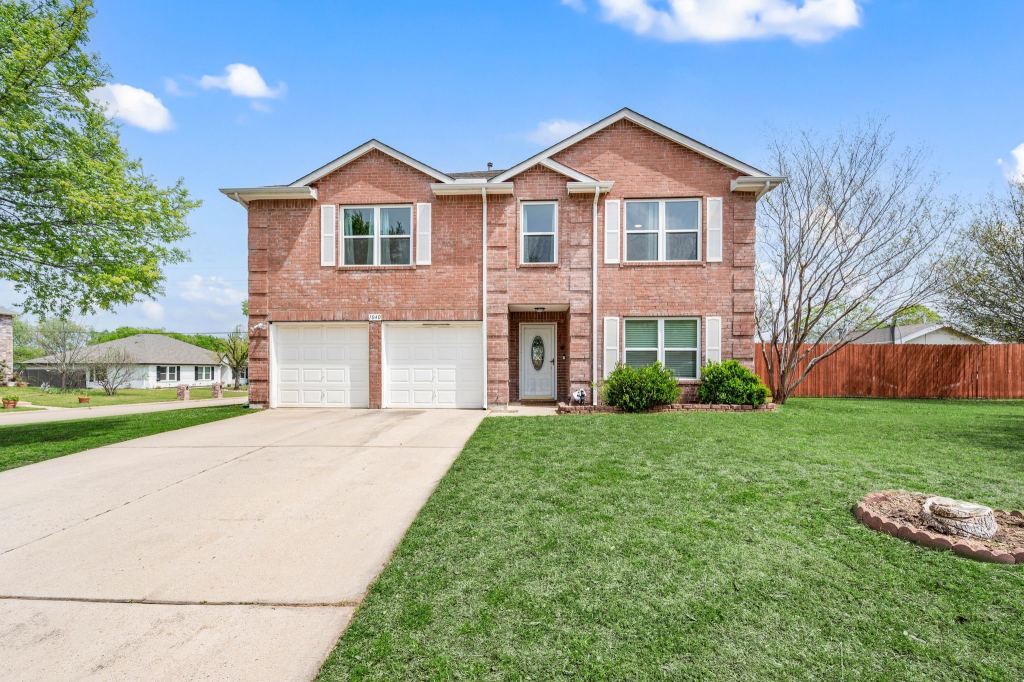 1040 Canyon Drive, Justin, TX 76247 — photo 1