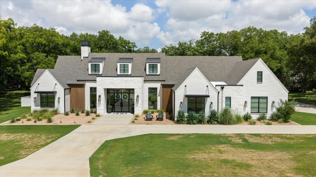 8013 W Landings Road, Granbury, TX 76049 — photo 1