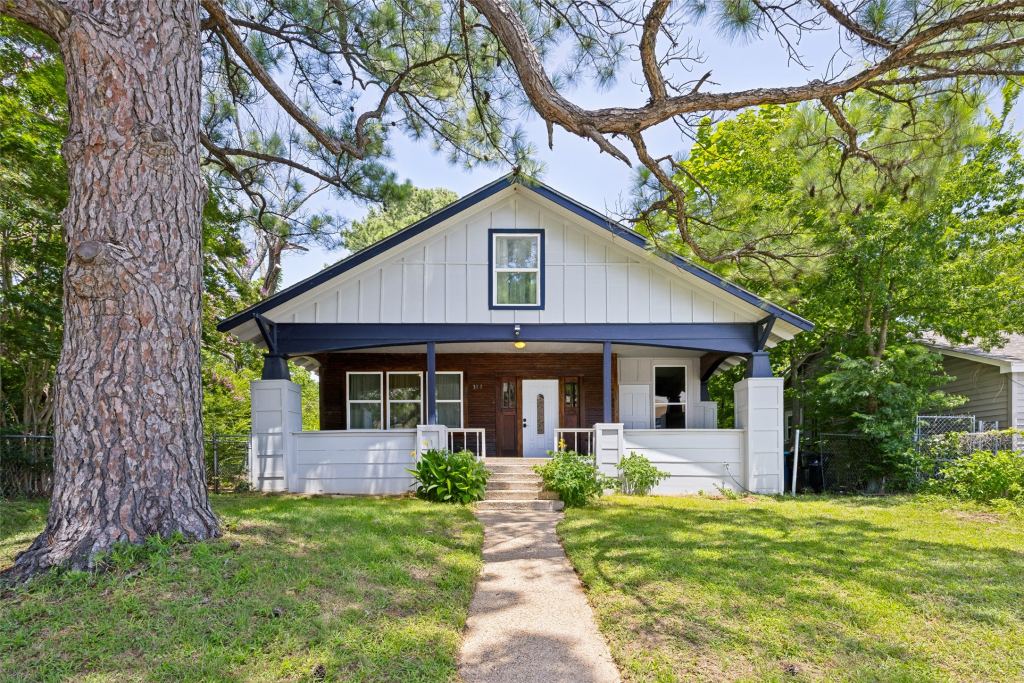 311 W Acheson Street, Denison, TX 75020 — photo 1