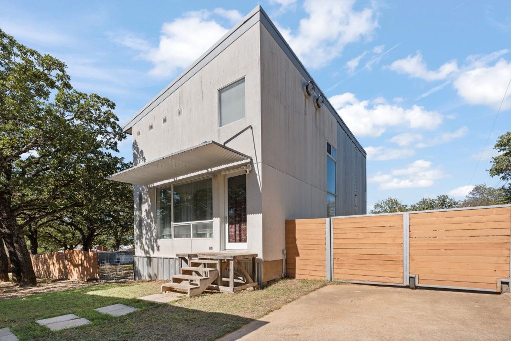 408 Pecan Drive, Burleson, TX 76028 — photo 1