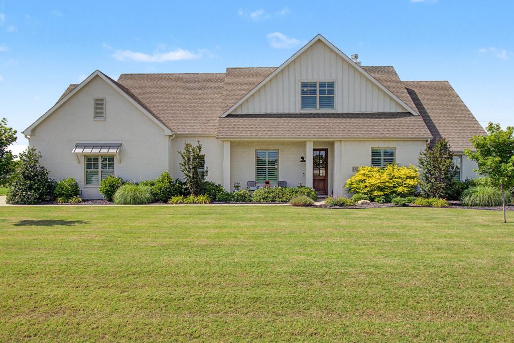 1401 Oliver Creek Lane, Justin, TX 76247 — photo 1