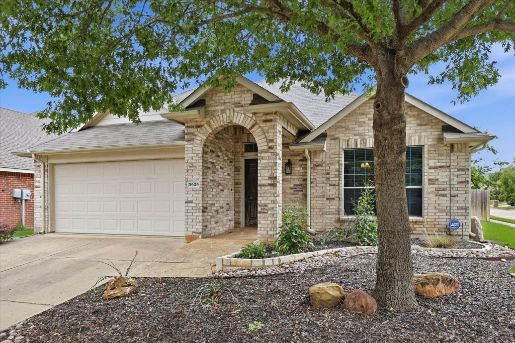 3909 Cliffside Drive, Denton, TX 76208 — photo 1