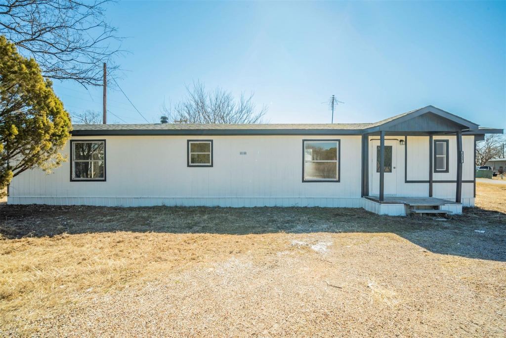 4329 Kaywood Drive, Granbury, TX 76048 — photo 1