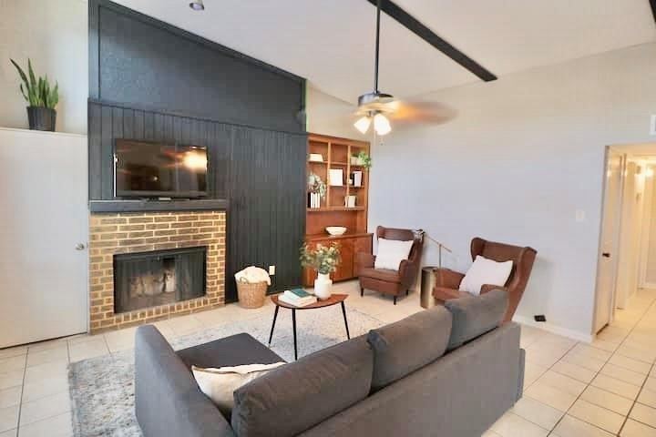 2708 McCart Avenue, Fort Worth, TX 76110 — photo 1