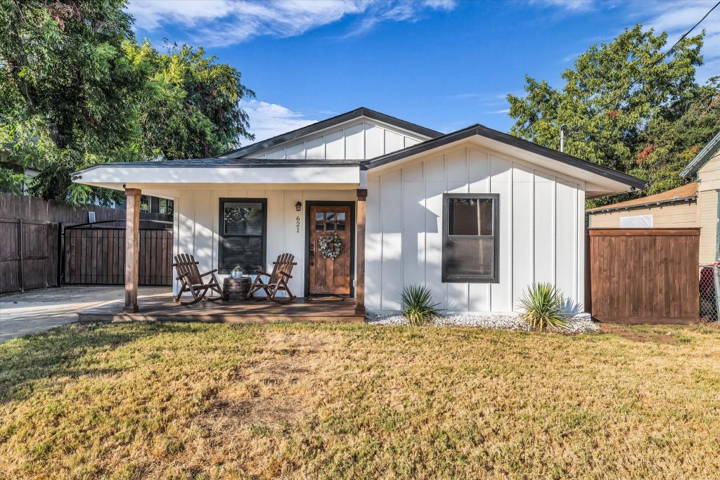 621 S 9th Street, Waco, TX 76706 — photo 1