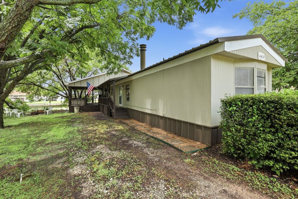 4417 Wildwood Circle, Granbury, TX 76049 — photo 1