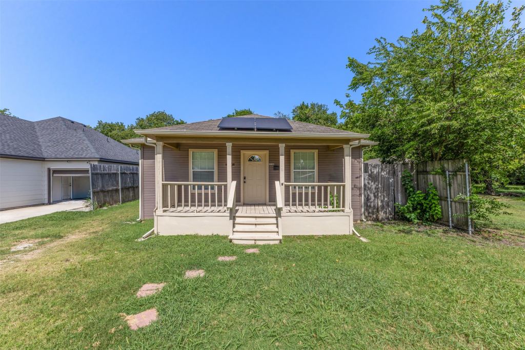 108 Cook Street, Waxahachie, TX 75165 — photo 1
