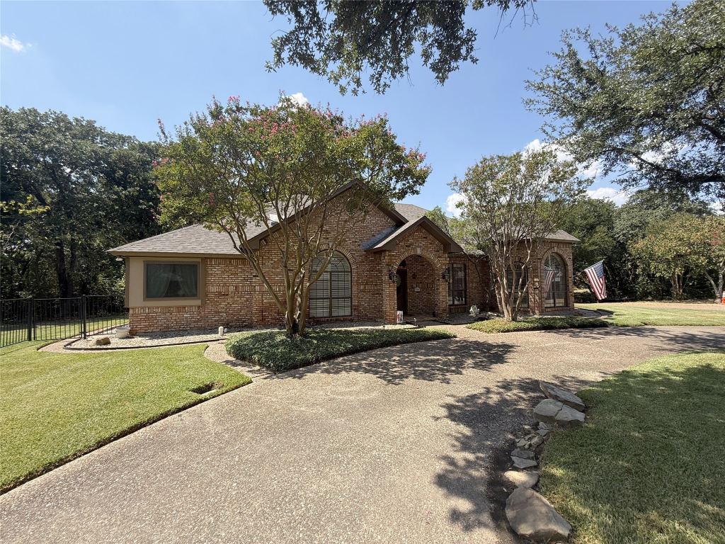 100 Kings Row Drive, Mansfield, TX 76063 — photo 1