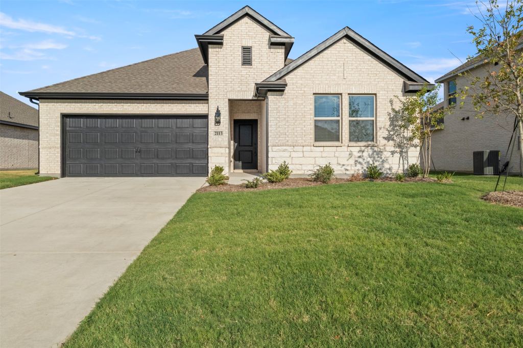 2113 Maple Ridge Drive, Van Alstyne, TX 75495 — photo 1
