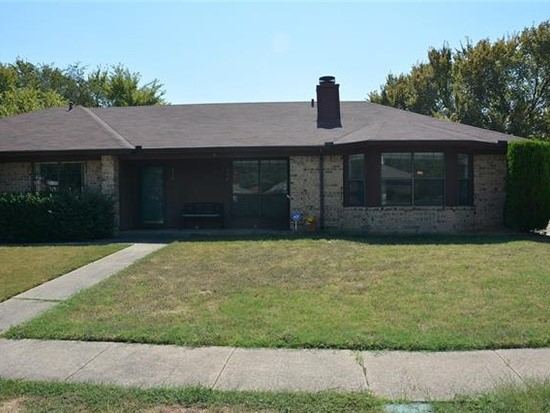 216 E Denton Drive, Euless, TX 76039 — photo 1