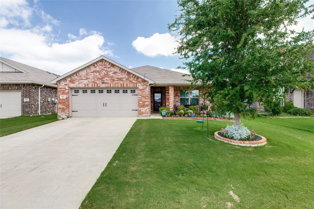816 Ravenwood Lane, Van Alstyne, TX 75495 — photo 1