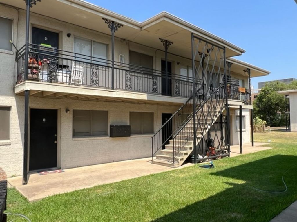 1112 Eagle Drive 5, Denton, TX 76201 — photo 1