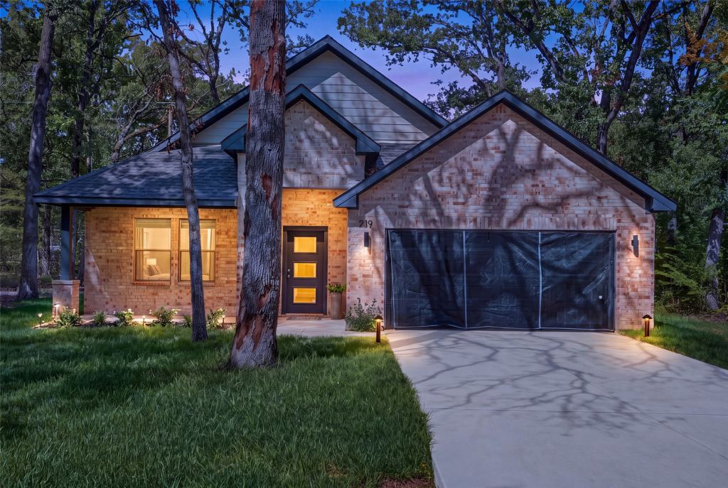 219 E Beachwood Loop
