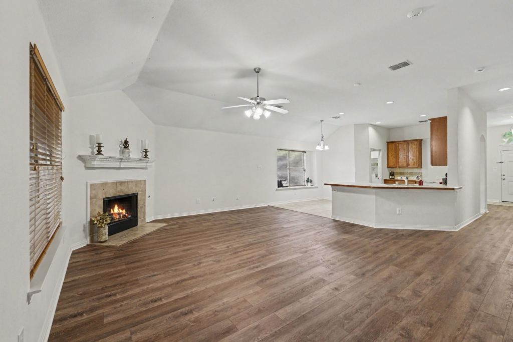 1235 Clearwater Drive, Grand Prairie, TX 75052 — photo 1