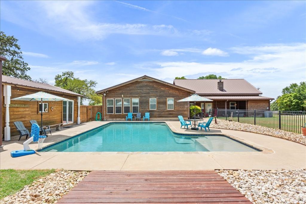 174 Ross Road Spur, Waco, TX 76705 — photo 1