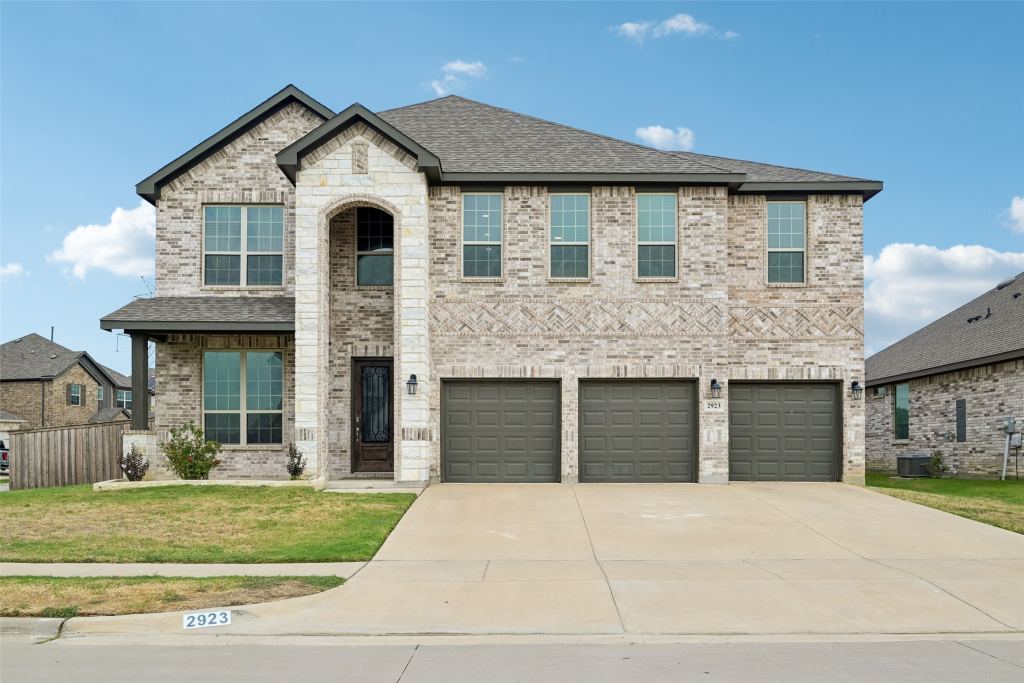 2923 Grand Lookout Lane, Arlington, TX 76001 — photo 1