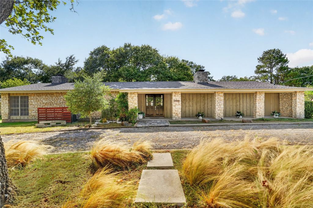 3902 Laramie Drive, Granbury, TX 76049 — photo 1